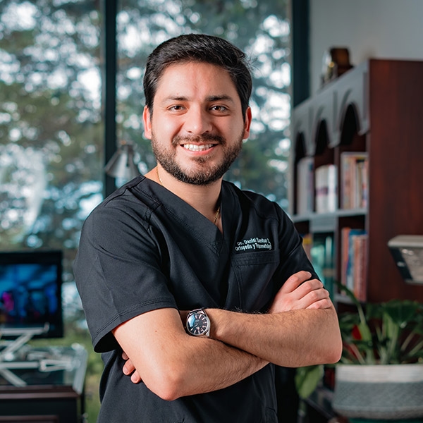 Dr. Daniel Santos | Especialista en rodilla y lesiones deportivas
